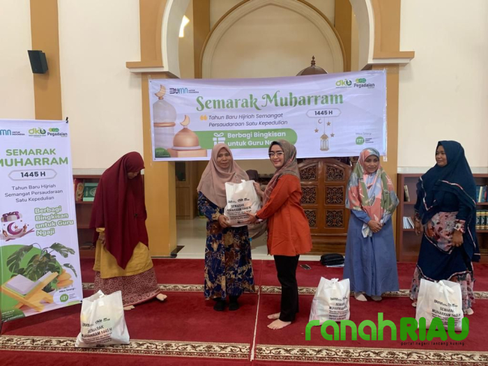 Meriahkan Muharram bersama IZI Riau, Pegadaian Syariah Panam bagikan Bingkisan dengan Guru Ngaji